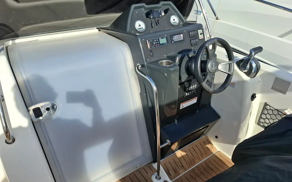 slider 21 Quicksilver Activ 755 Sundeck