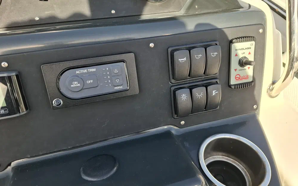 slider 23 Quicksilver Activ 755 Sundeck