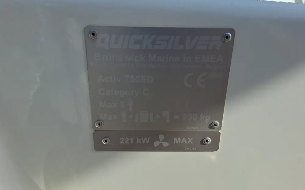 slider 24 Quicksilver Activ 755 Sundeck