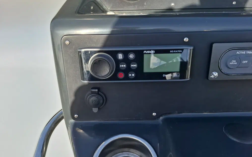 slider 25 Quicksilver Activ 755 Sundeck