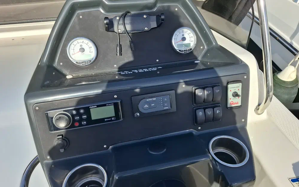 slider 26 Quicksilver Activ 755 Sundeck