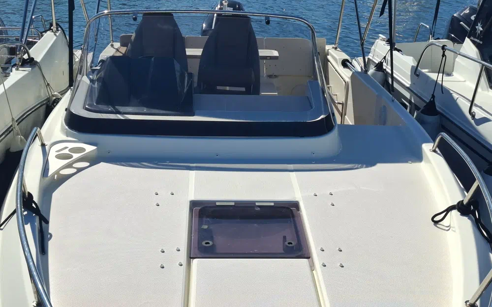 slider 29 Quicksilver Activ 755 Sundeck