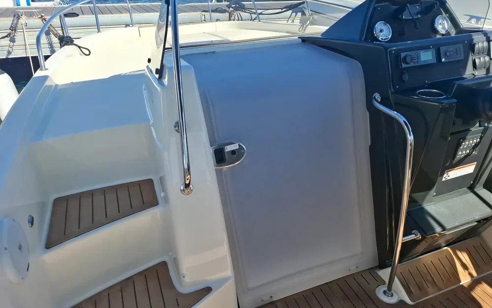 slider 32 Quicksilver Activ 755 Sundeck