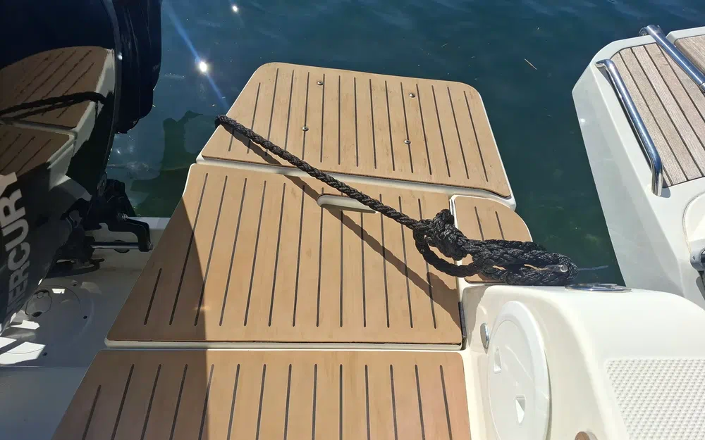 slider 35 Quicksilver Activ 755 Sundeck