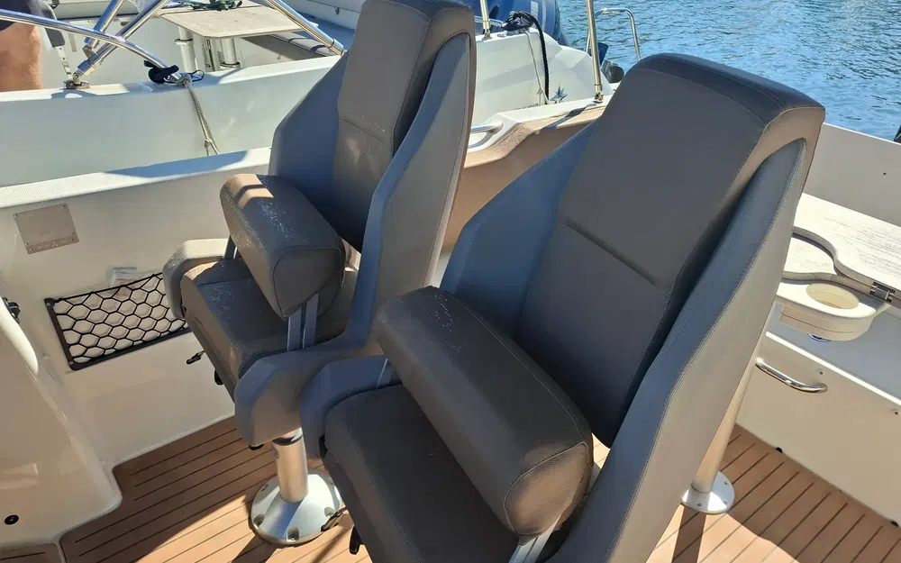 slider 37 Quicksilver Activ 755 Sundeck