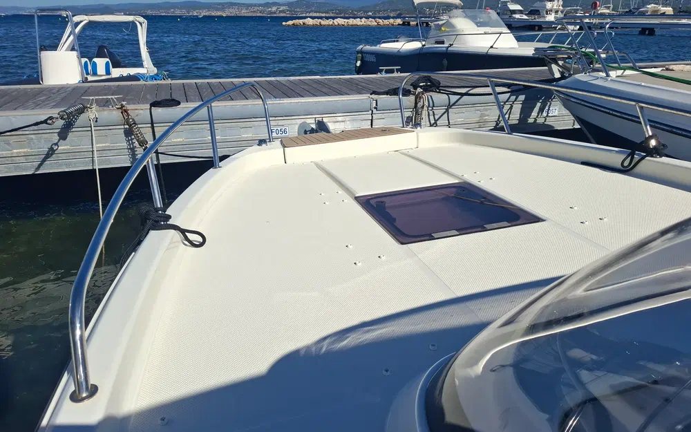 slider 38 Quicksilver Activ 755 Sundeck