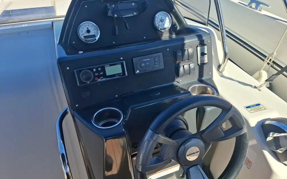 slider 39 Quicksilver Activ 755 Sundeck