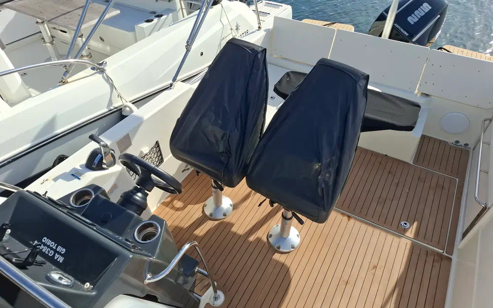 slider 8 Quicksilver Activ 755 Sundeck