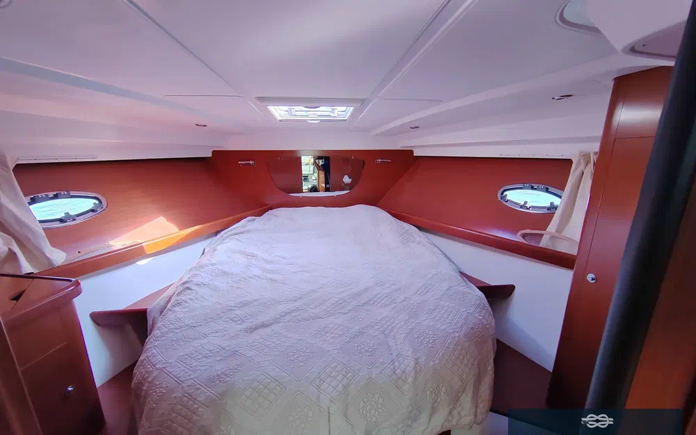 slider 12 Beneteau Antares 36