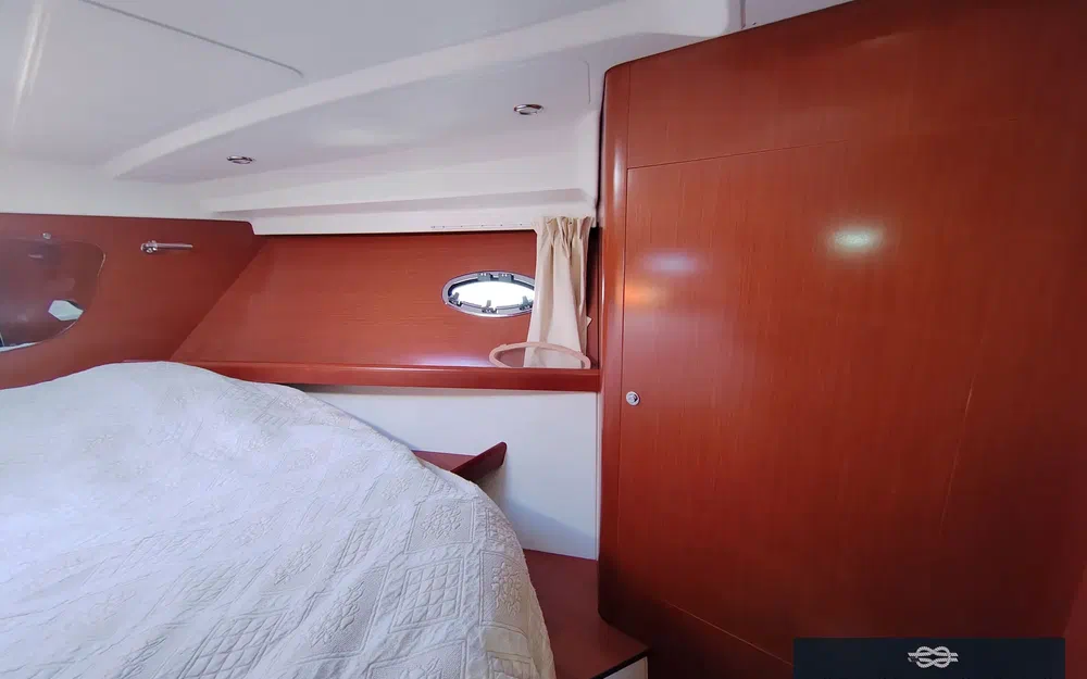 slider 14 Beneteau Antares 36