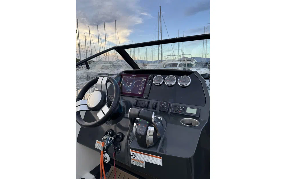 slider 9 Quicksilver Activ 875 Sundeck