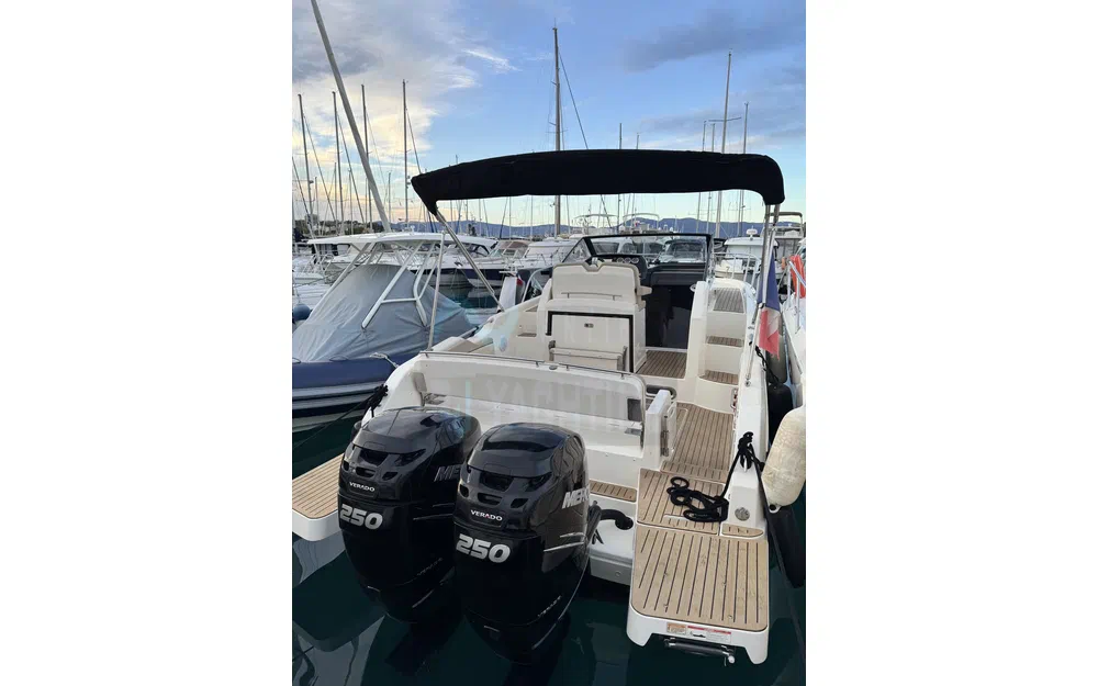 slider 6 Quicksilver Activ 875 Sundeck