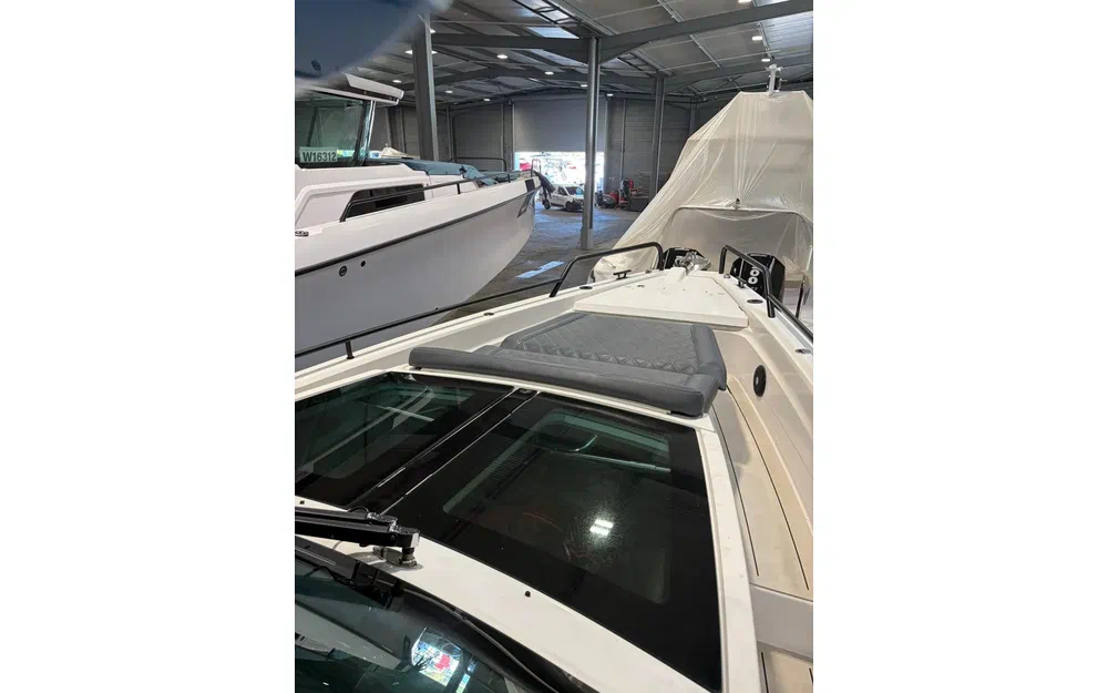 slider 2 Axopar  37 Suntop