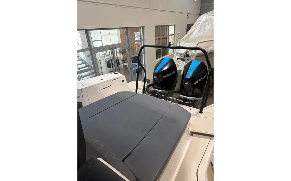 slider 5 Axopar  37 Suntop