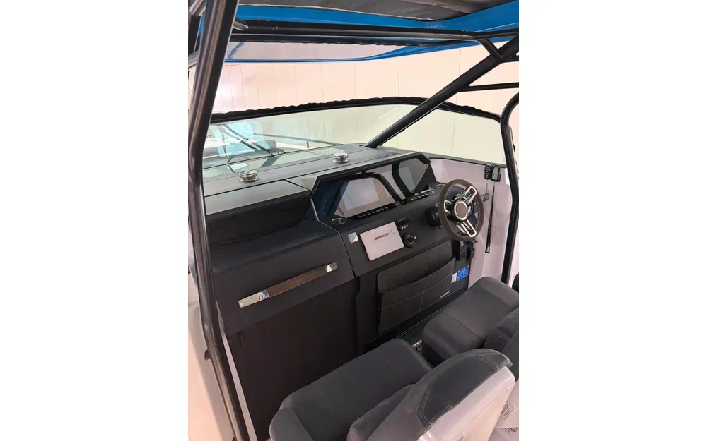 slider 6 Axopar  37 Suntop