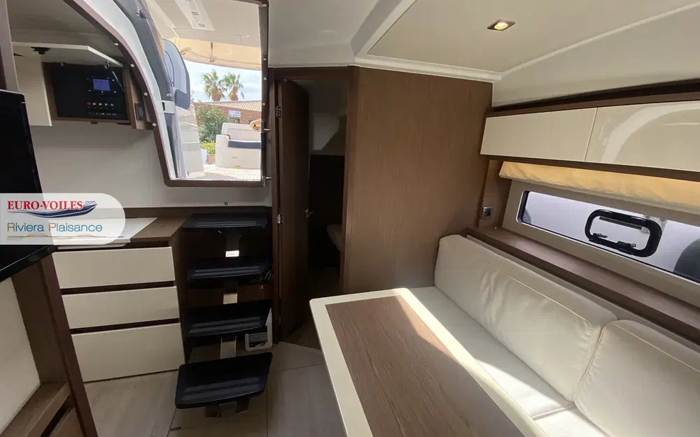 slider 9 Jeanneau Leader 40