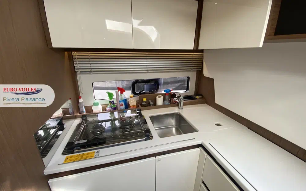 slider 10 Jeanneau Leader 40