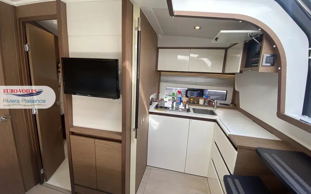 slider 11 Jeanneau Leader 40