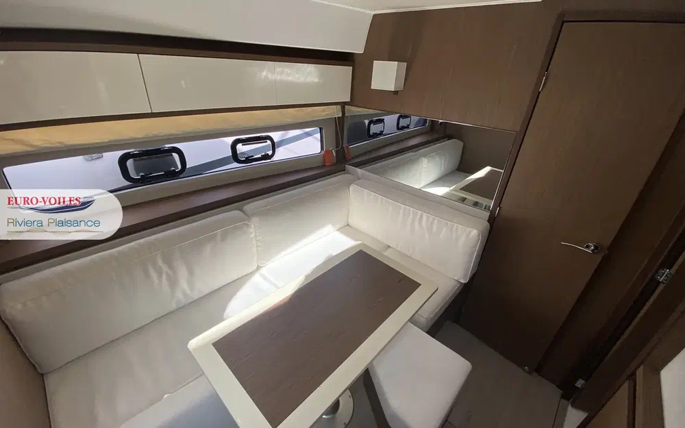 slider 12 Jeanneau Leader 40