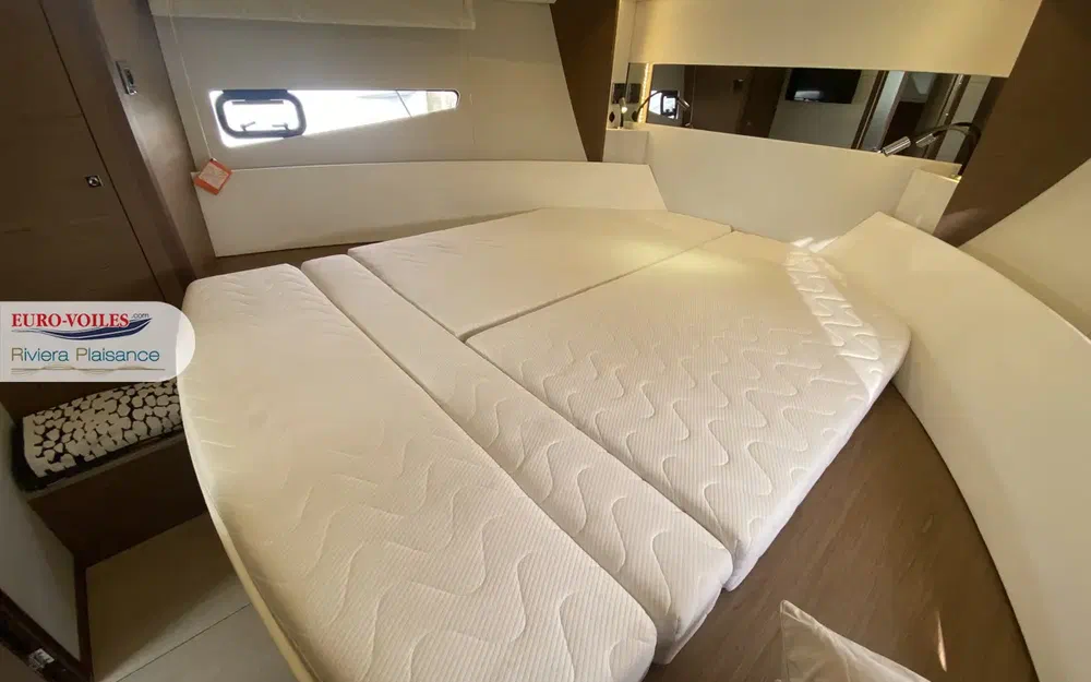 slider 13 Jeanneau Leader 40