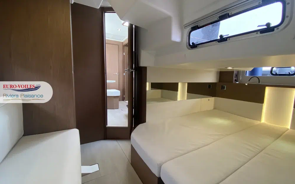 slider 17 Jeanneau Leader 40