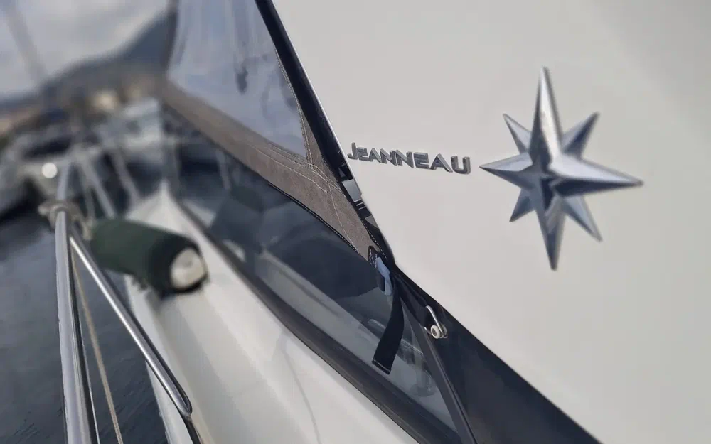 slider 1 Jeanneau Leader 30