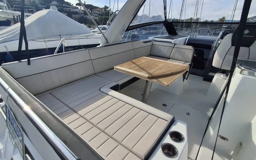 slider 2 Jeanneau Leader 30