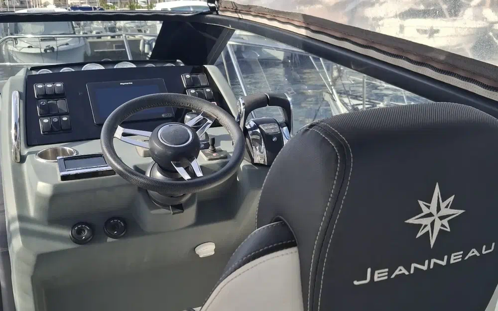 slider 3 Jeanneau Leader 30