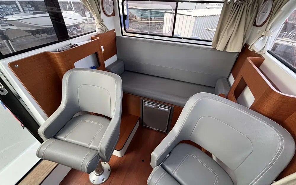 slider 12 Beneteau Barracuda 9