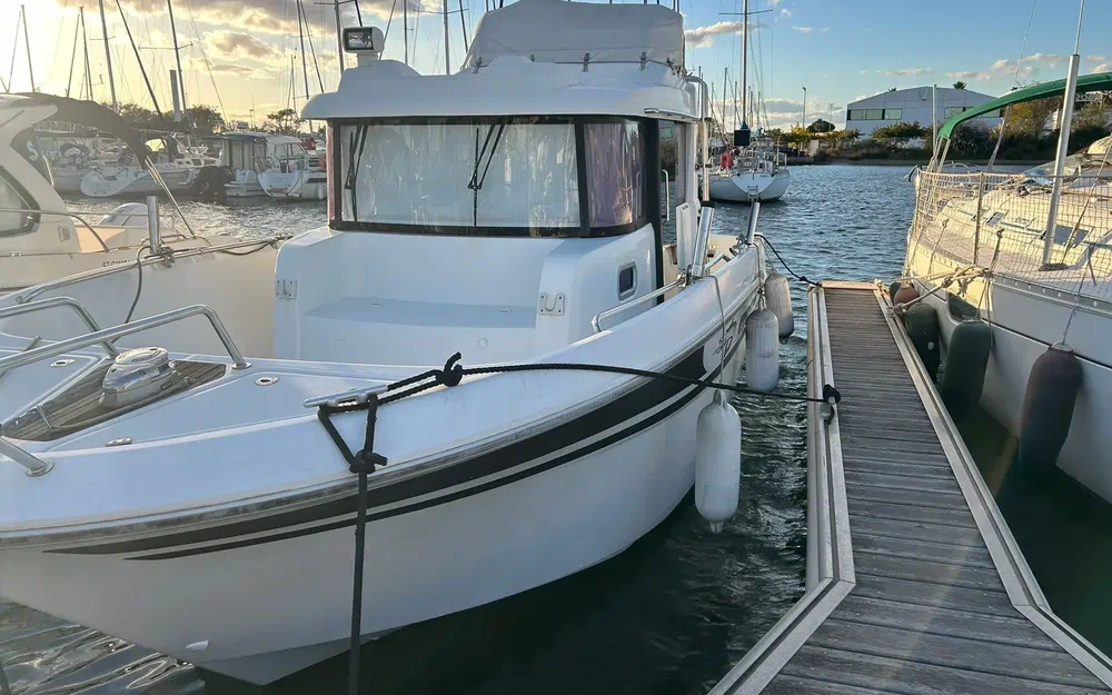 slider 1 Beneteau Barracuda 9