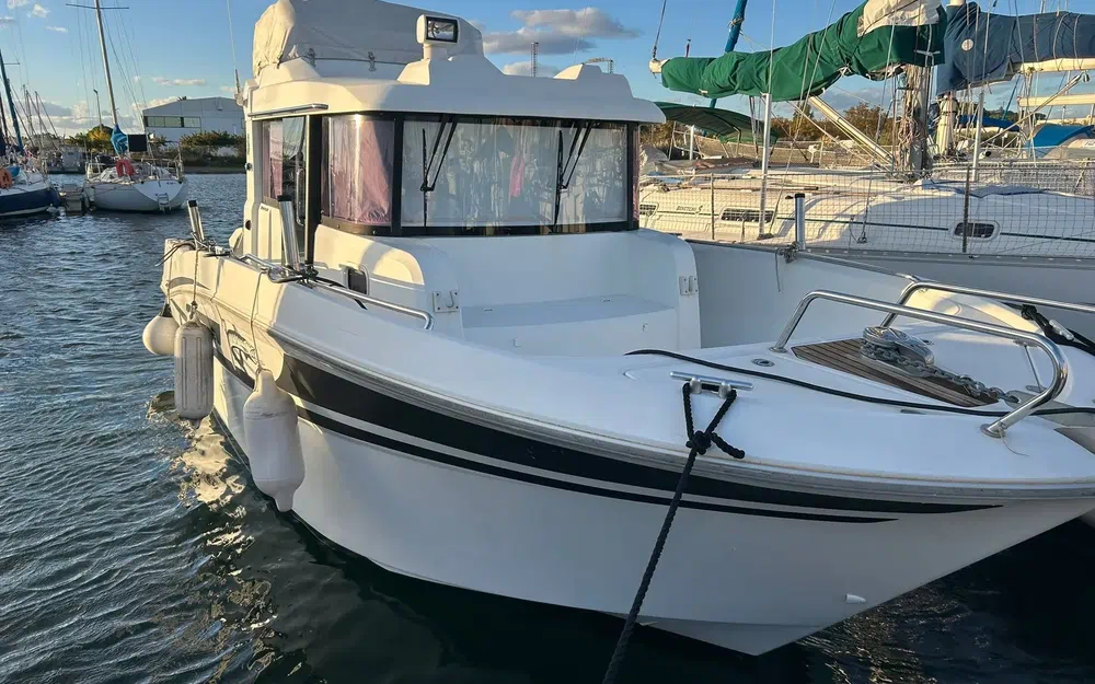 slider 2 Beneteau Barracuda 9