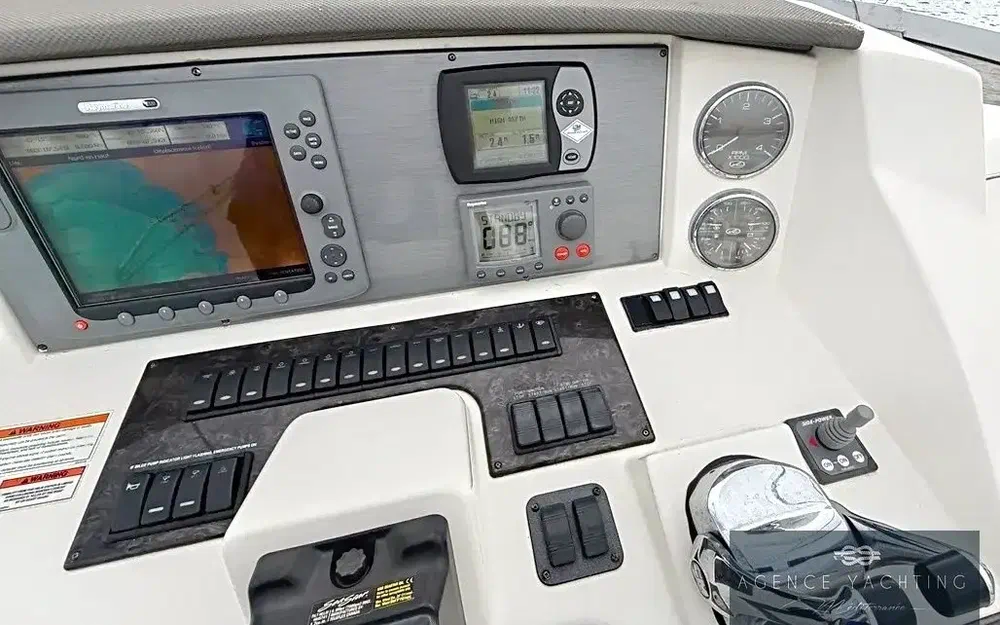 slider 9 Sea Ray  375 Sedan Bridge