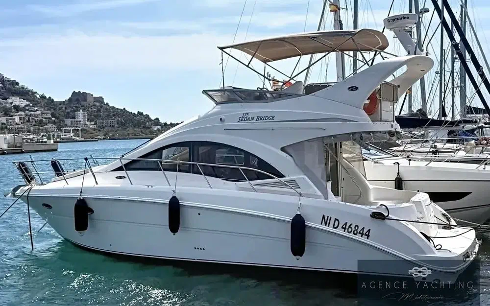 slider 2 Sea Ray  375 Sedan Bridge