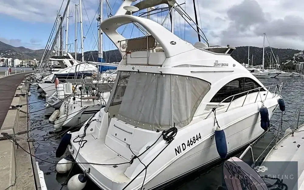 slider 4 Sea Ray  375 Sedan Bridge