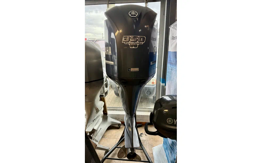 slider 0 Yamaha 350cv V8