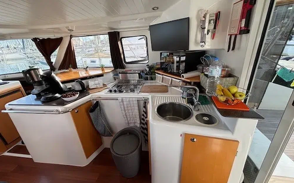 slider 6 Fountaine Pajot Highland 35