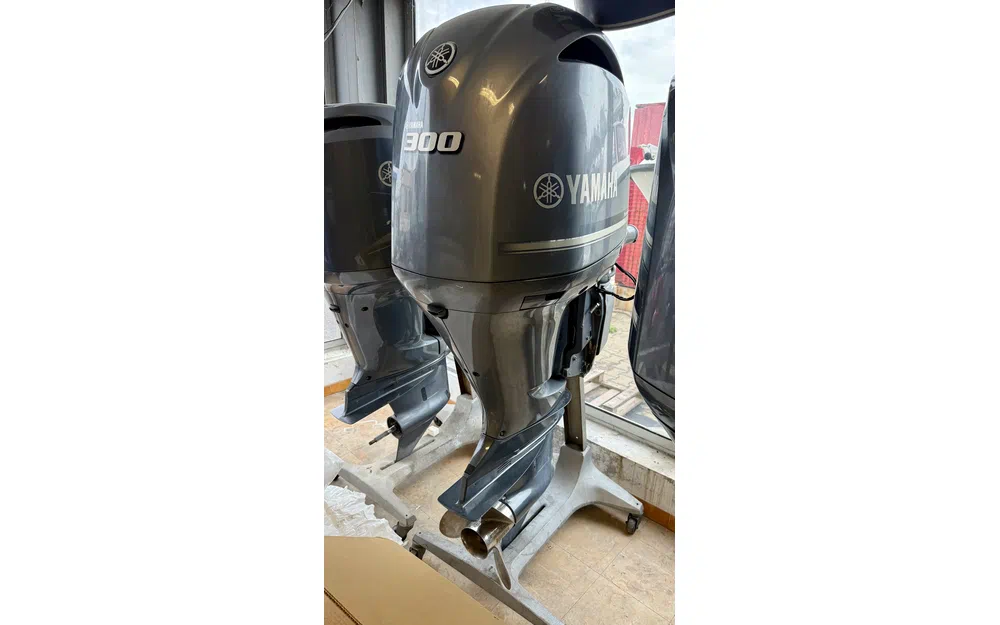 slider 1 Yamaha 300cv V6