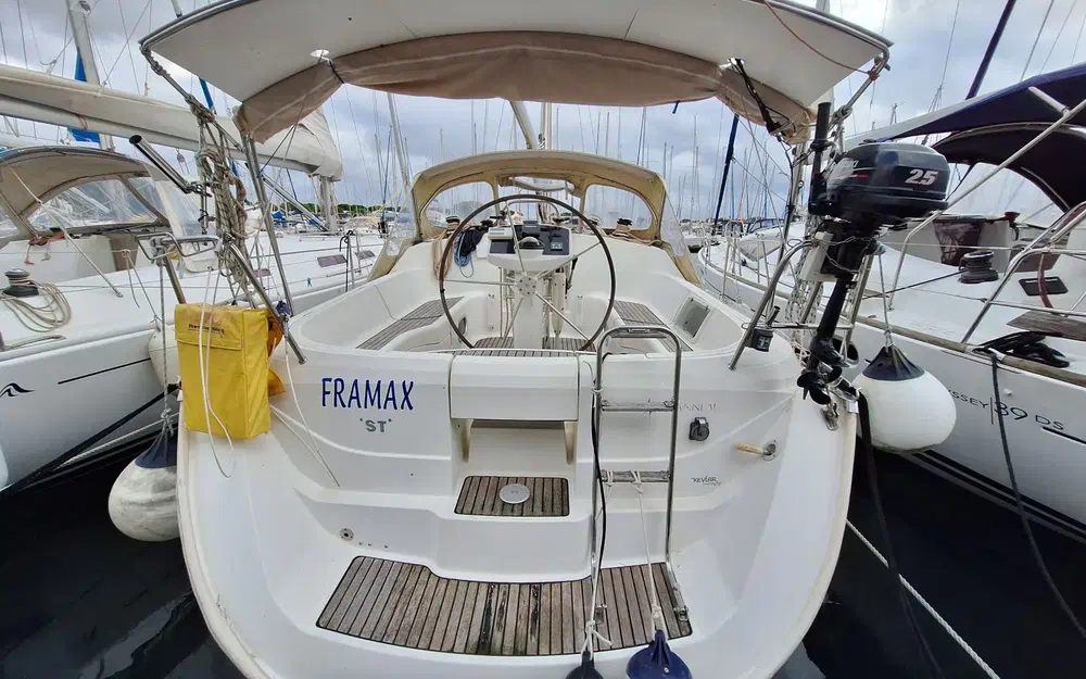 slider 10 Jeanneau Sun Odyssey 37.1