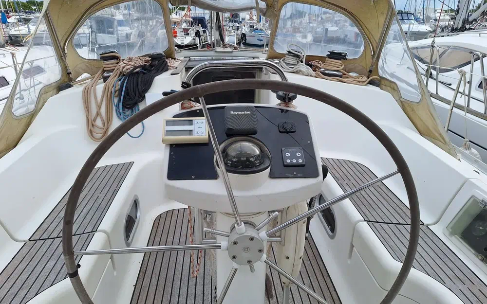 slider 11 Jeanneau Sun Odyssey 37.1