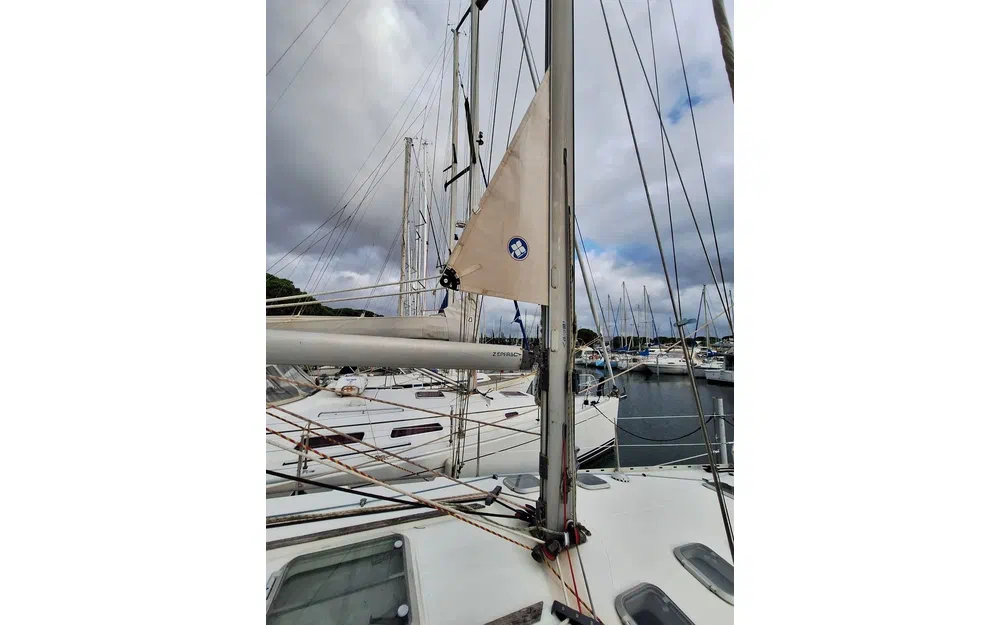 slider 18 Jeanneau Sun Odyssey 37.1