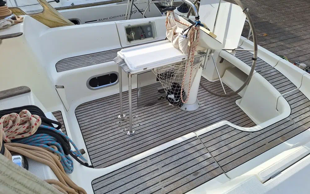 slider 1 Jeanneau Sun Odyssey 37.1