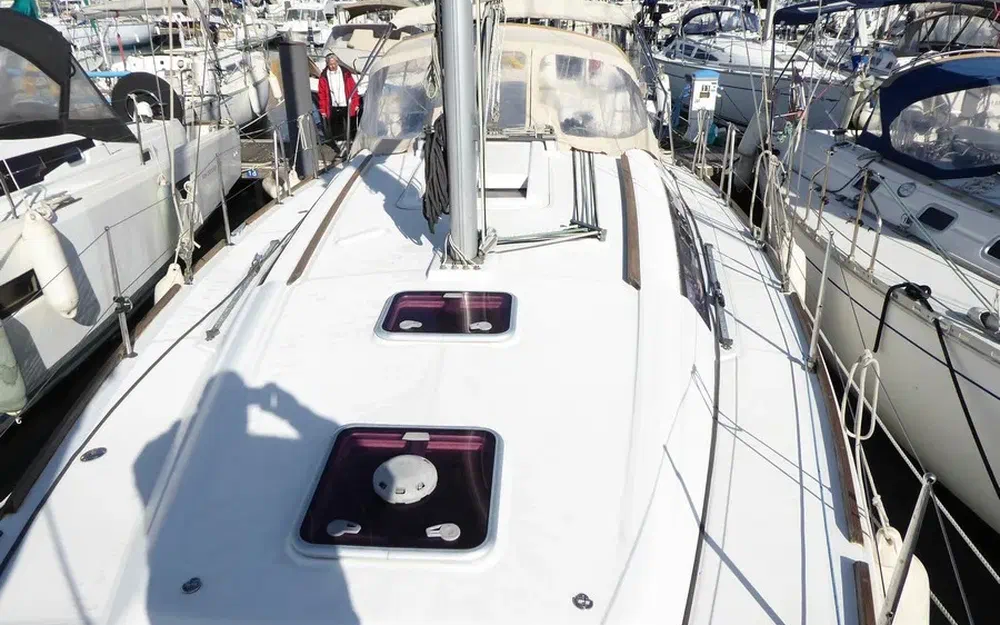 slider 8 Beneteau Oceanis 37