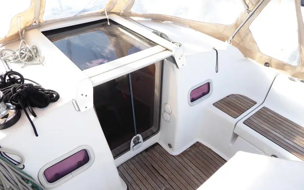 slider 11 Beneteau Oceanis 37