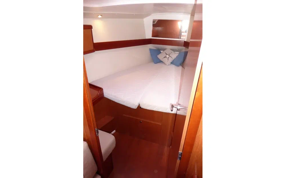 slider 16 Beneteau Oceanis 37