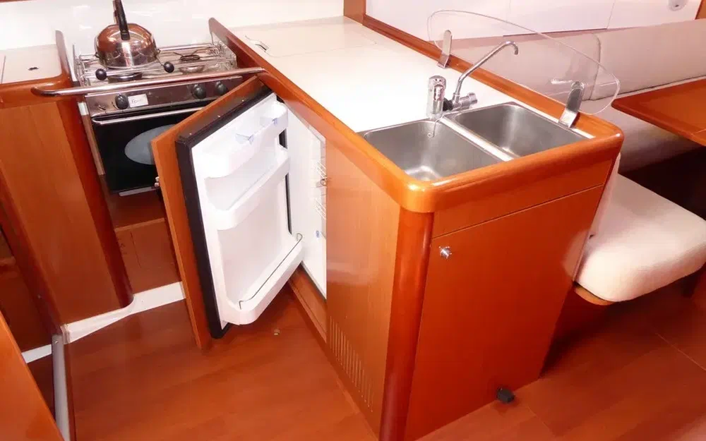 slider 15 Beneteau Oceanis 37