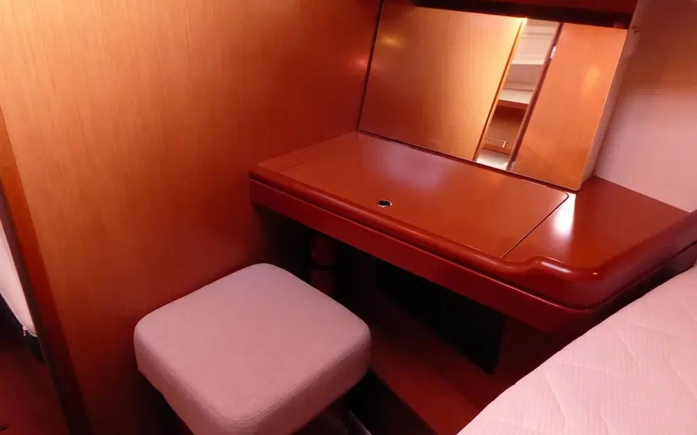 slider 18 Beneteau Oceanis 37