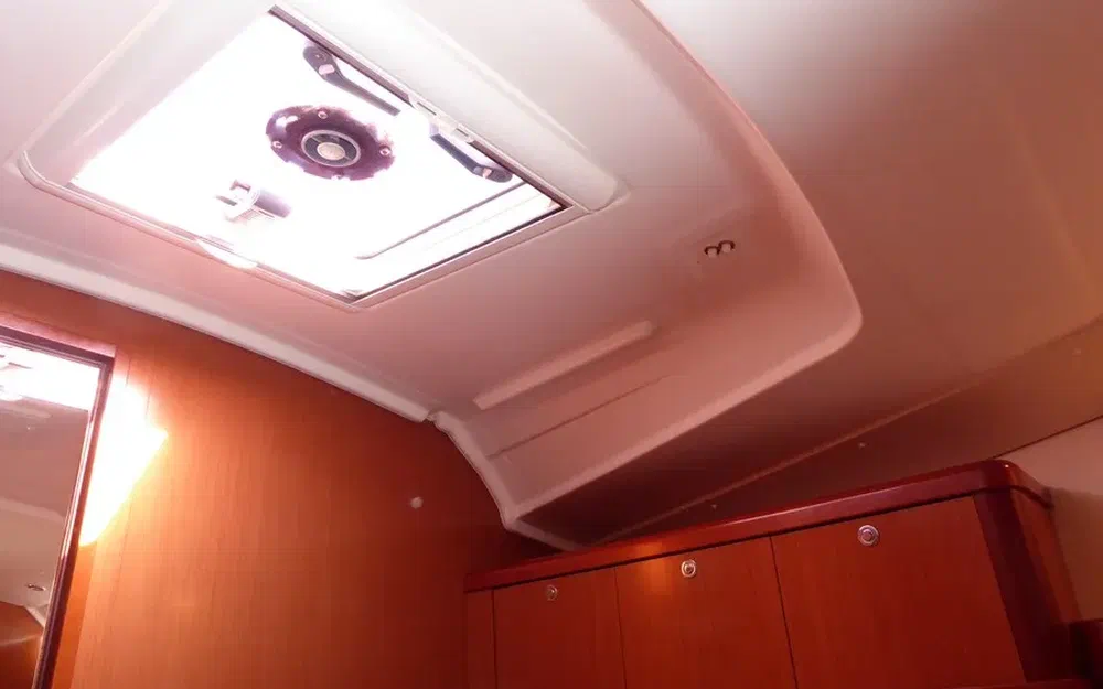 slider 19 Beneteau Oceanis 37