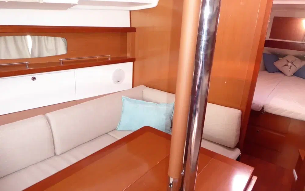 slider 23 Beneteau Oceanis 37