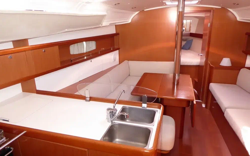 slider 33 Beneteau Oceanis 37