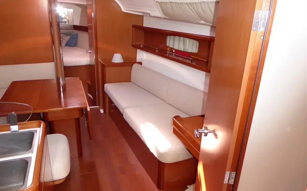 slider 35 Beneteau Oceanis 37